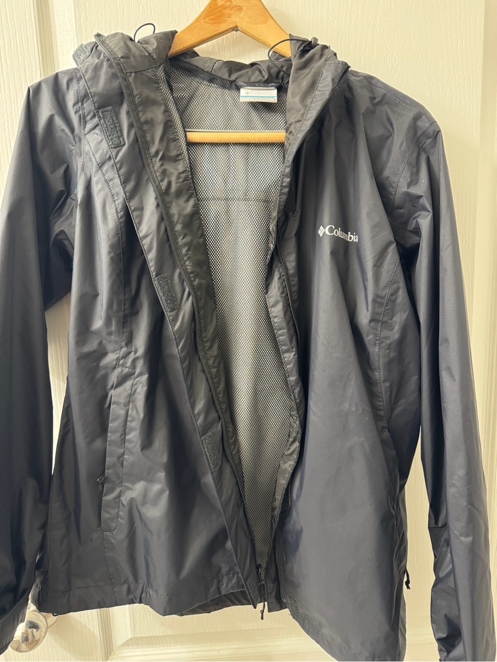 Columbia Women's Black Hooded Waterproof Medium Rain Jacket
